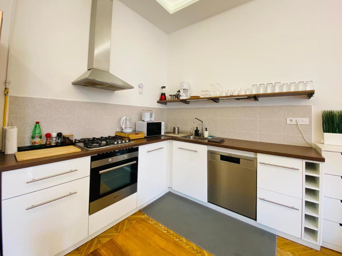 Spacious 4Br Oasis In Central Budapest - Bp Sky Bagian luar foto
